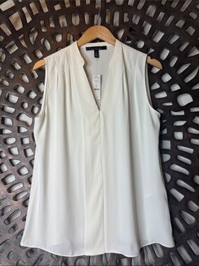 🤍 White House Black Market Sleeveless V-Neck Blouse Women’s Medium NWT 🤍